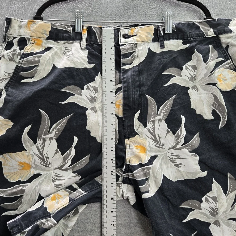 Levi's Men Shorts 42 Black Floral Chino Pockets High‎ Rise Cotton 10